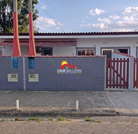 Linda casa com 1 dormitório para locação definitiva com: