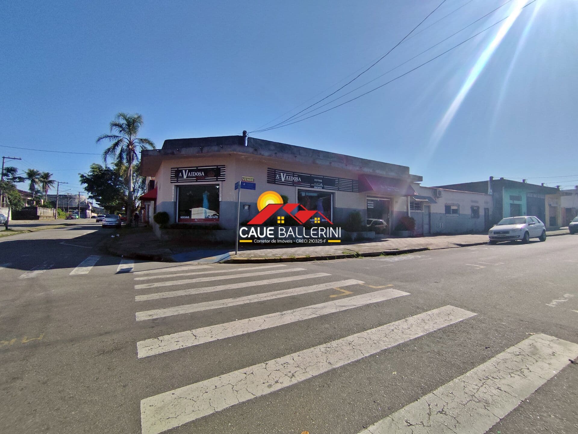 Prédio comercial/residencial de esquina com 150 m² + 1 casa para venda em Peruíbe/SP
