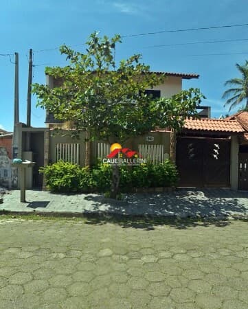 Lindo Sobrado com piscina para venda em Peruíbe/SP: