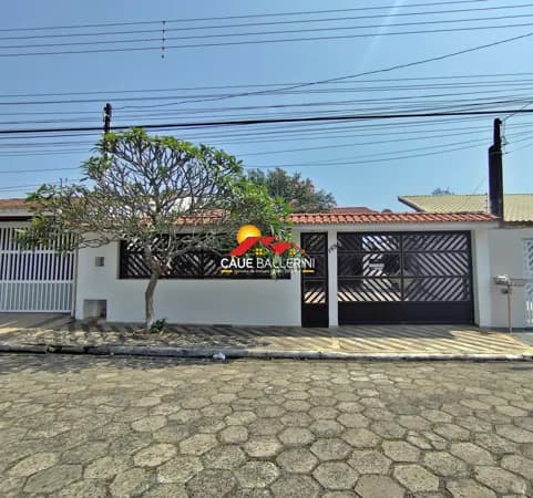 Venho te apresentar essa casa maravilhosa, no Centro de Peruíbe-SP:
