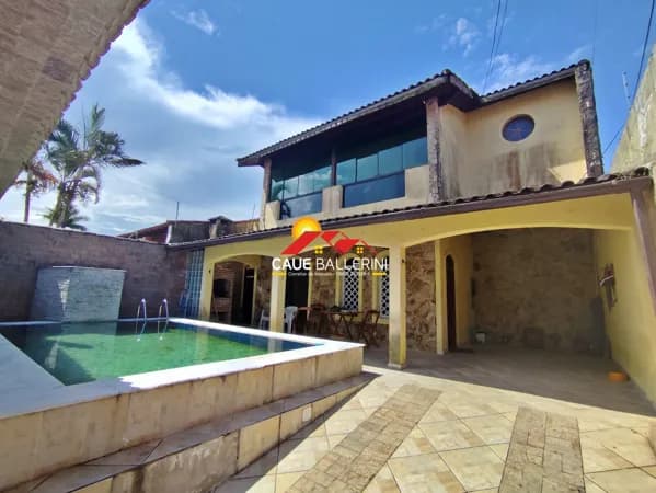 Sobrado Amplo com Piscina para Locação Definitiva em Peruíbe-SP