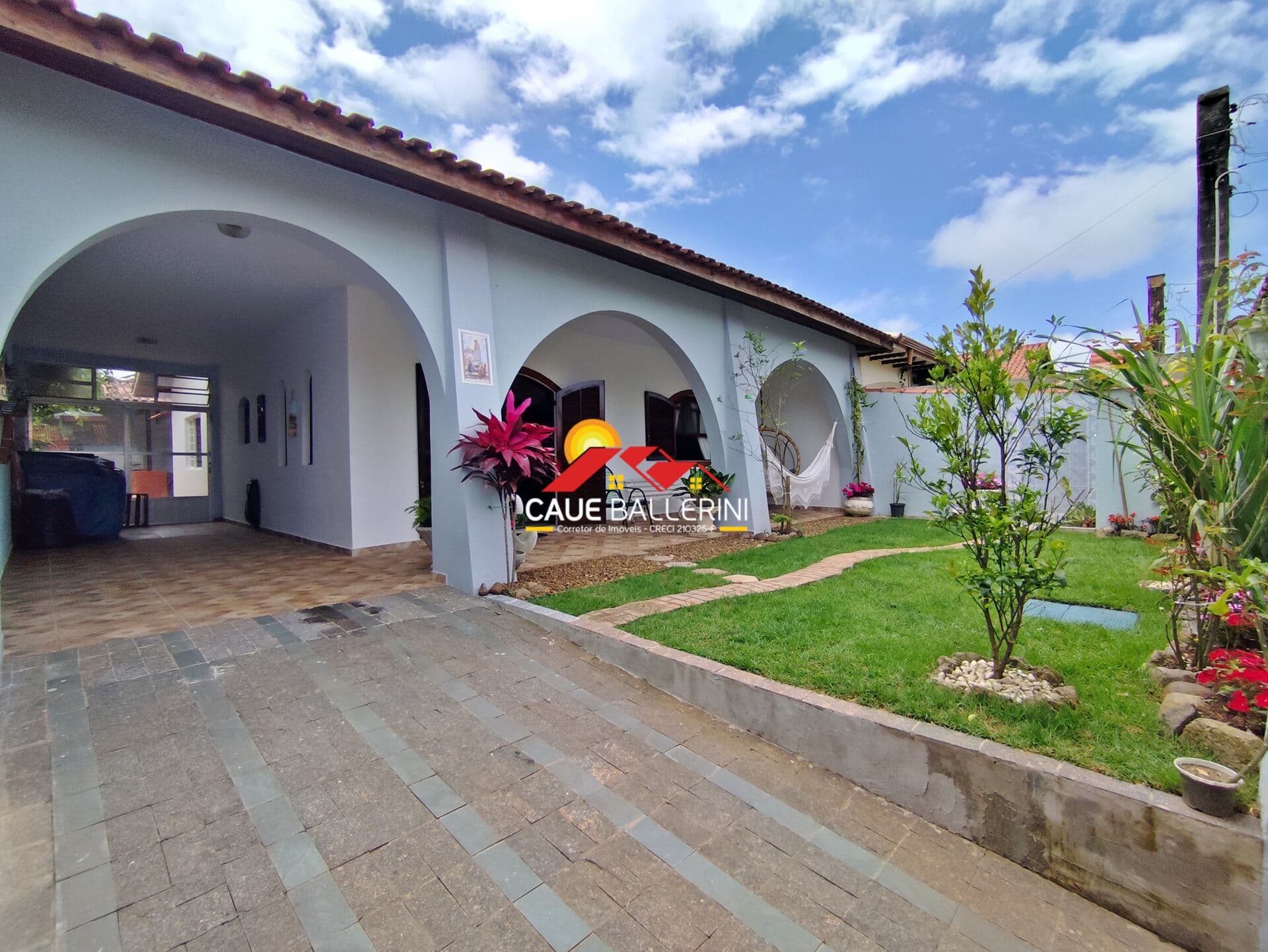 🌴 Venha conferir essa casa impecável e encantadora, a apenas 300 metros do mar, na bela praia de Peruíbe-SP!