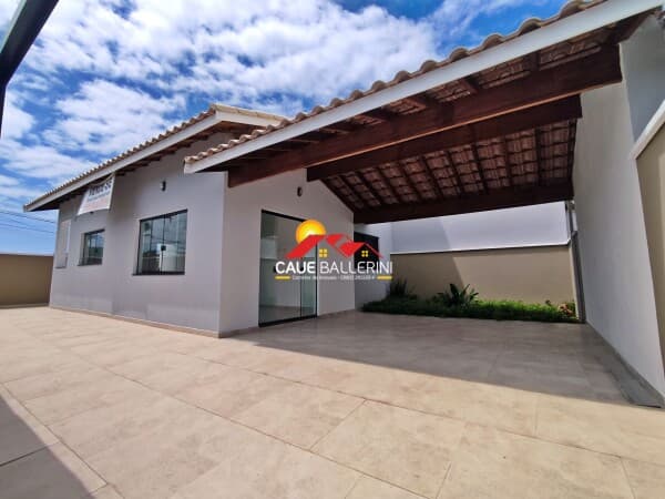 Casa nova, com 2 dormitórios, na praia de Peruíbe - SP
