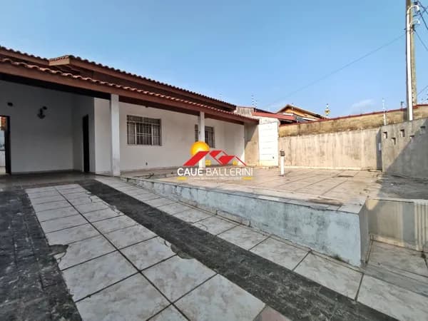 Casa térrea com 3 dormitórios para venda em Peruíbe-SP: