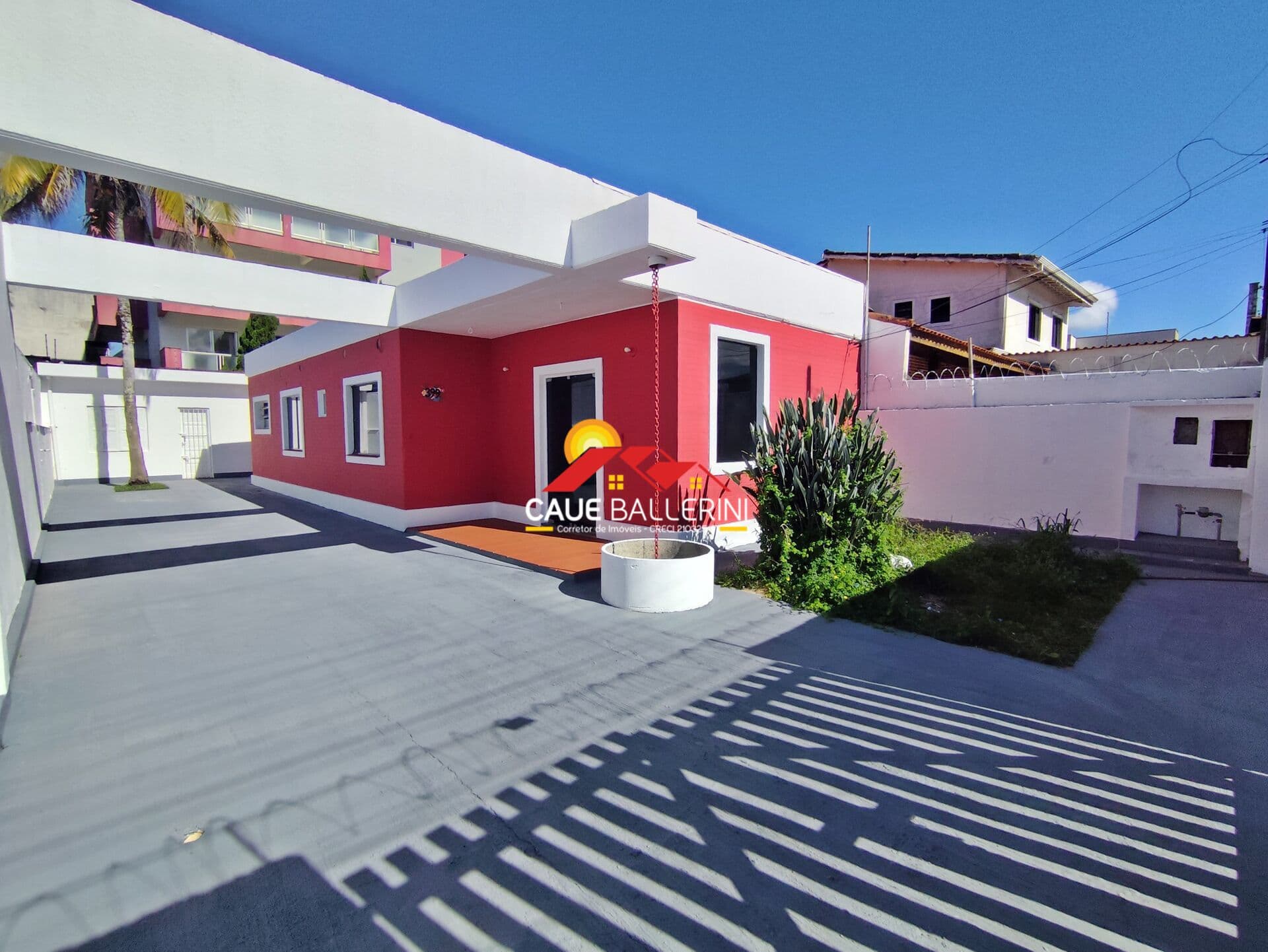 Linda casa térrea com edícula, a apenas 400 metros da praia, em um dos bairros mais valorizados da cidade: Nova Peruíbe.