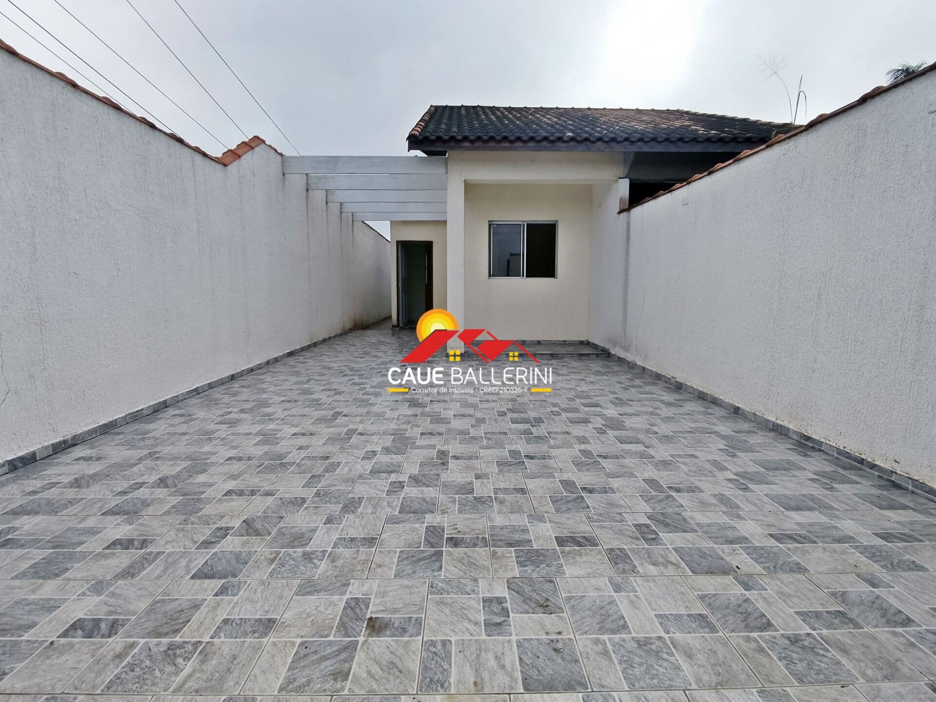 Casa geminada com 2 dormitórios, para locação definitiva em Peruíbe - SP: