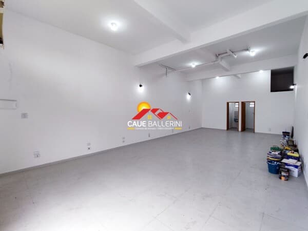 Salão comercial na Av. Padre Anchieta para locação definitiva em Peruíbe / SP: