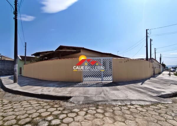 Casa térrea com 2 dormitórios para locação definitiva em Peruíbe- SP: