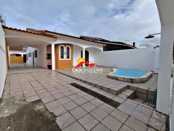 🏡 Imperdível: Casa com Piscina e Edícula em Peruíbe/SP!