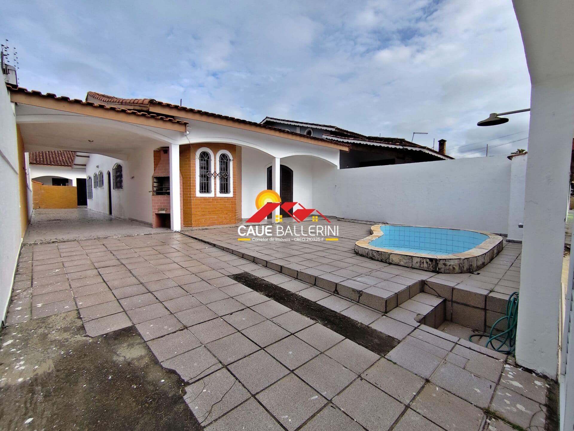 🏡 Imperdível: Casa com Piscina e Edícula em Peruíbe/SP!