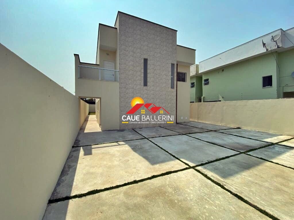 Excelente casa sobreposta com 2 dormitórios para venda em Peruíbe/SP;