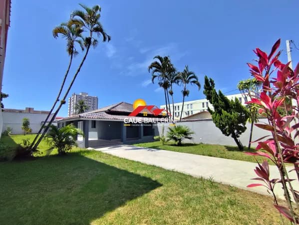 Casa de Sonhos no Centro de Peruíbe: Locação Definitiva!