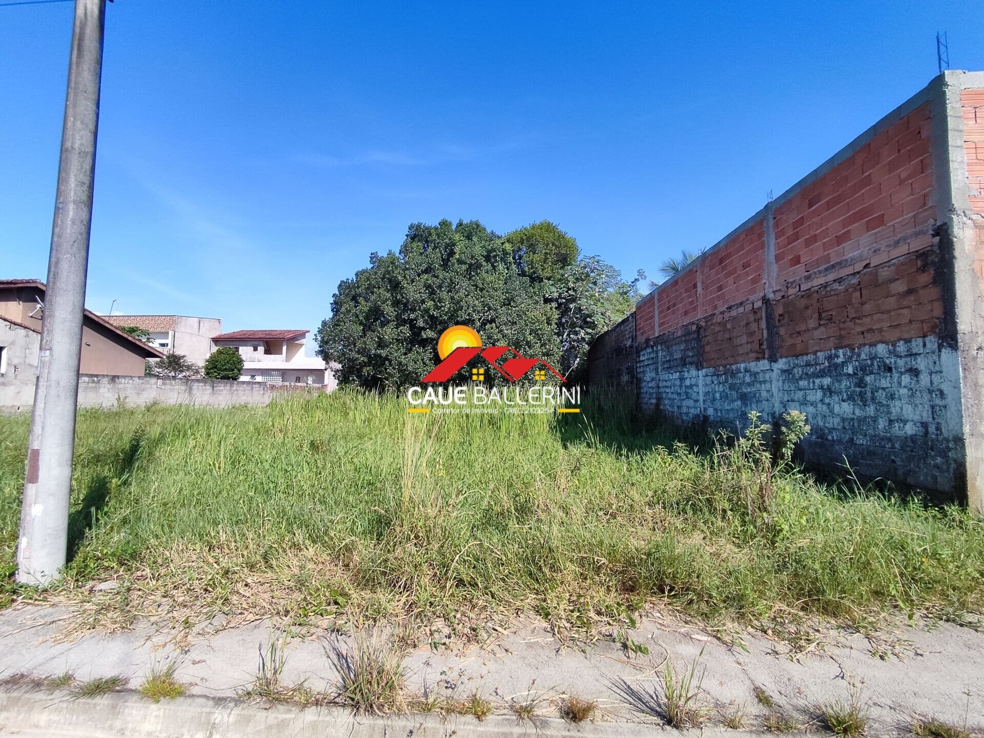 Terreno com 522 m² em rua asfaltada para venda em Peruíbe/SP