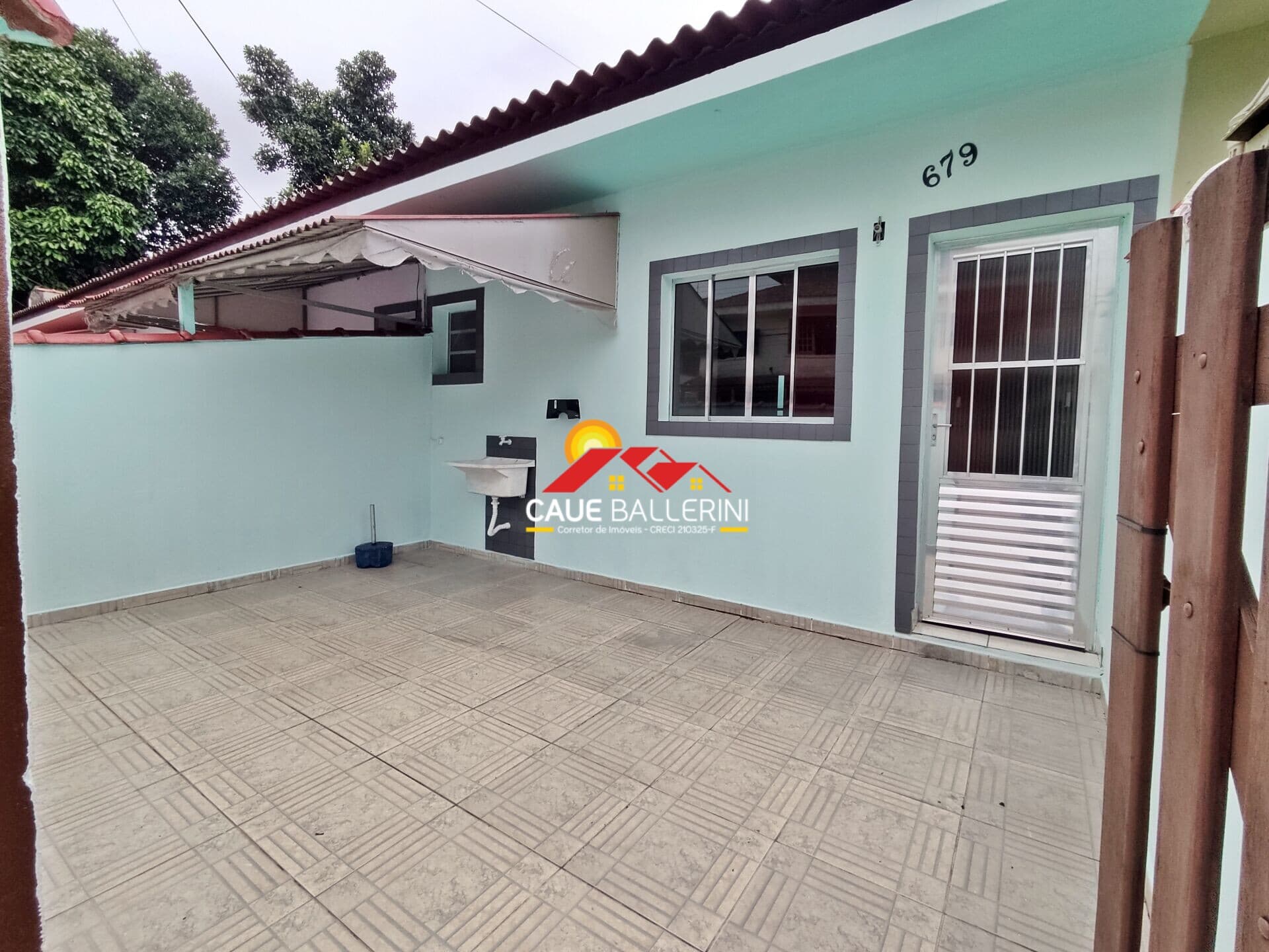 Linda casa para locação definitiva com: