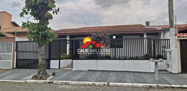 Linda casa mobiliada, lado praia para locação definitiva em Peruíbe/SP: