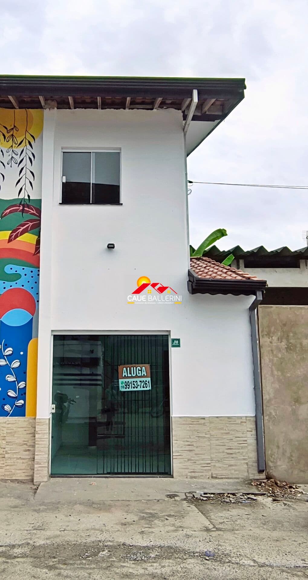 Sala comercial com mezanino para locação definitiva em Peruíbe-SP: