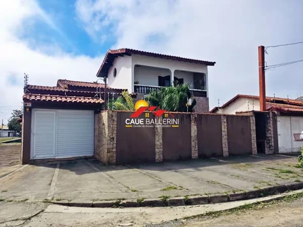 Lindo sobrado, com edícula, para venda na praia de Peruíbe-SP: