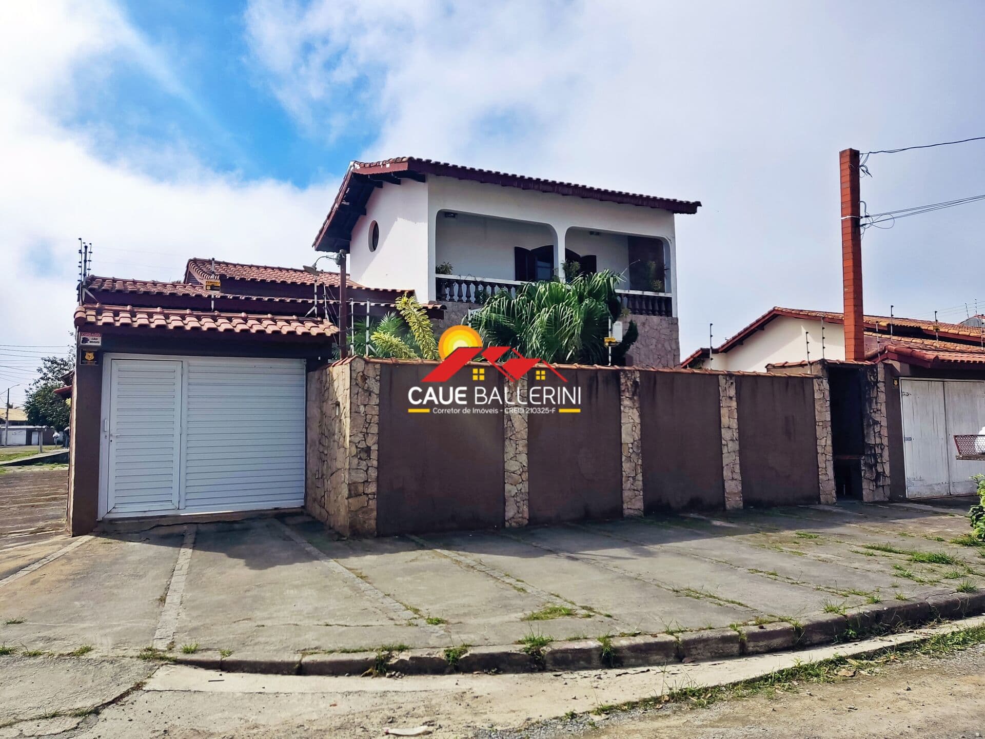 Lindo sobrado, com edícula, para venda na praia de Peruíbe-SP: