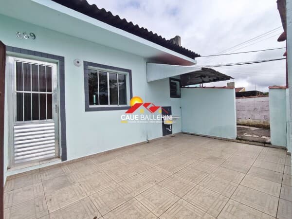 Linda casa com 1 dormitório para locação definitiva com: