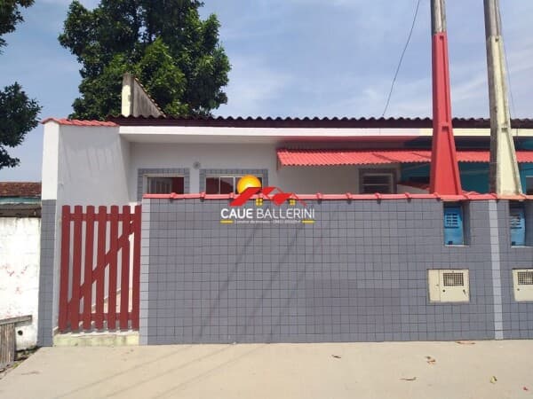 Linda casa térrea para locação definitiva com:
