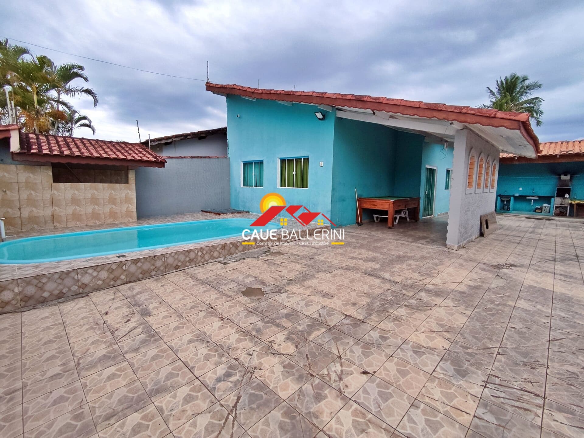 Casa térrea e com piscina, LADO LINHA, para locação definitiva em Peruíbe/SP: