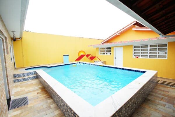 Linda casa com piscina para venda em Peruíbe/SP: