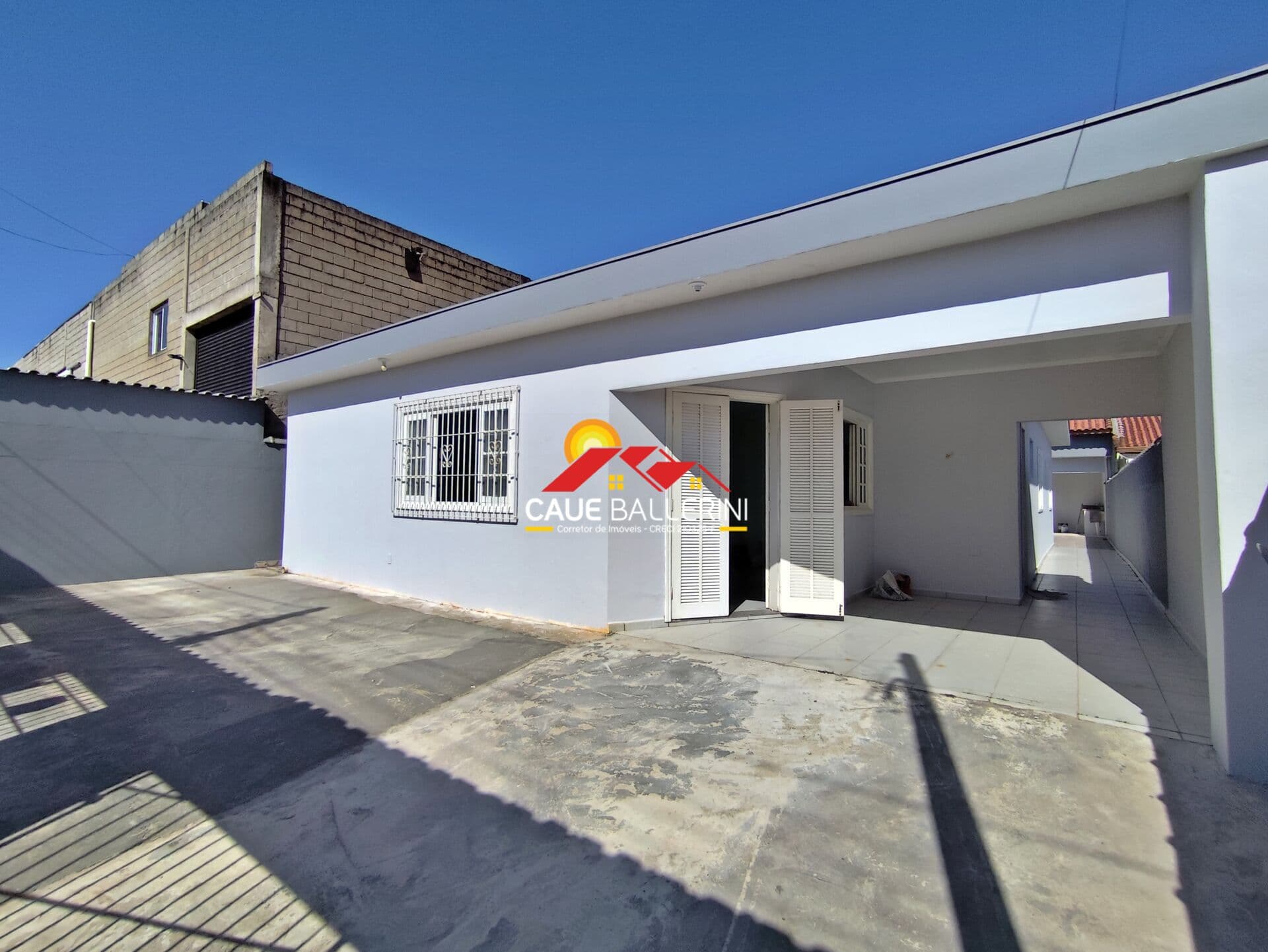 Oportunidade: Casa com 3 dormitórios e edícula para venda na praia de Peruíbe-SP: