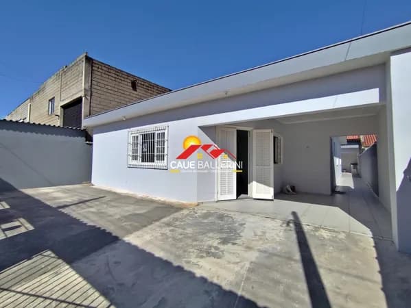 Oportunidade: Casa com 3 dormitórios e edícula para venda na praia de Peruíbe-SP: