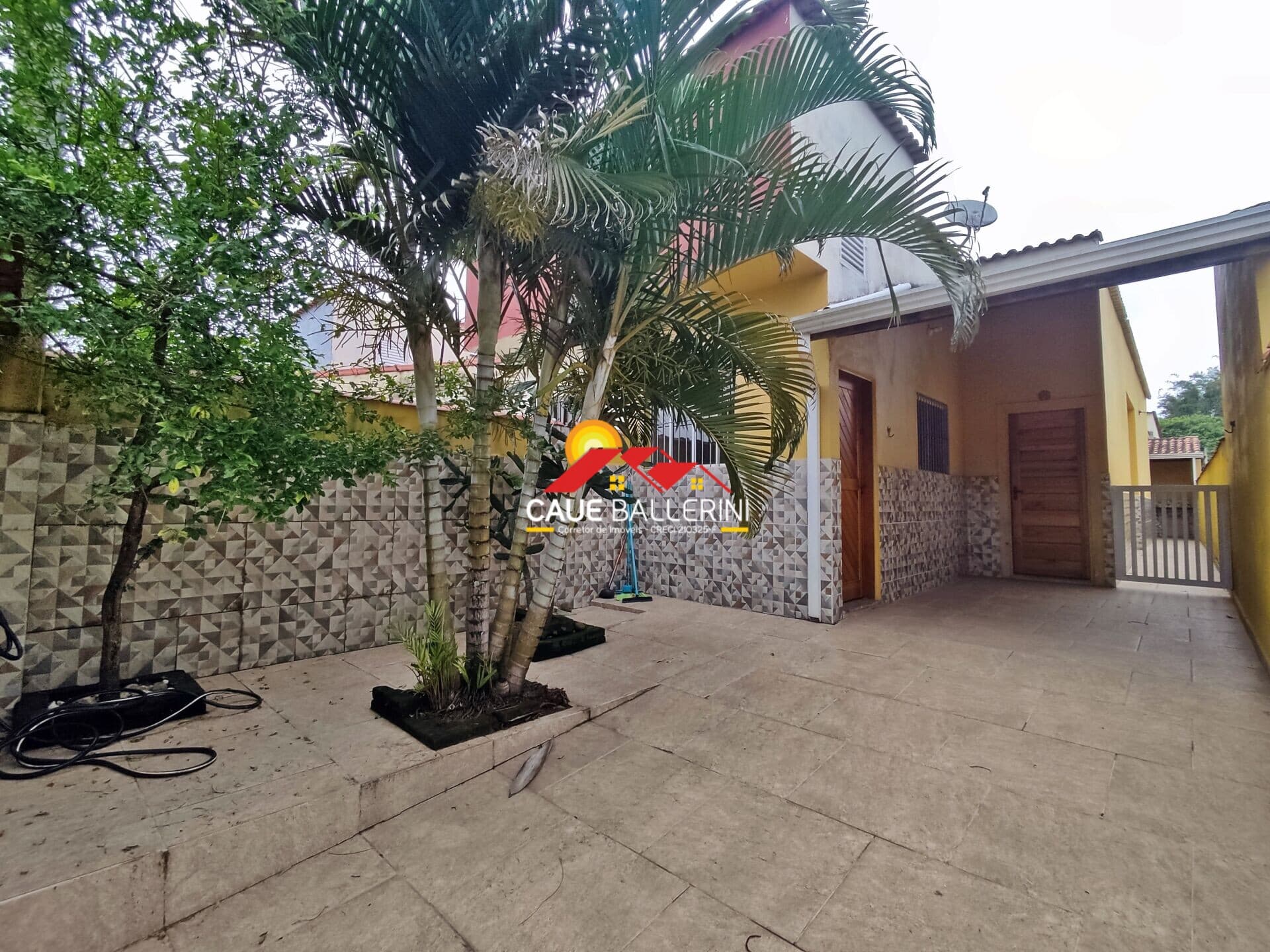 Linda Casa Geminada com 2 Dormitórios em Peruíbe - SP - Ótima Oportunidade de Locação!