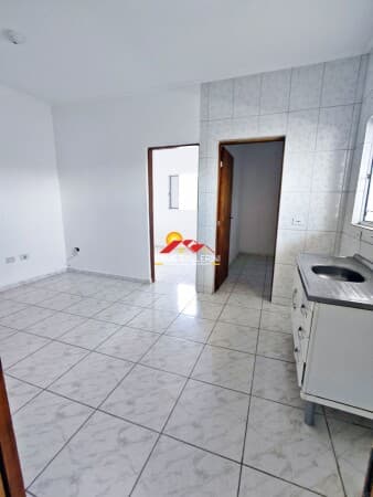 Apartamento sobreloja com 2 dormitórios para locação definitiva em Peruíbe - SP: