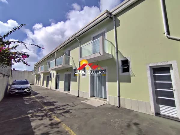 Lindo sobrado com 1 suíte para locação definitiva em Peruíbe-SP: