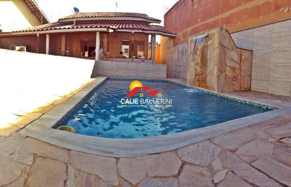 Casa com piscina para locação definitiva em Peruíbe/SP: