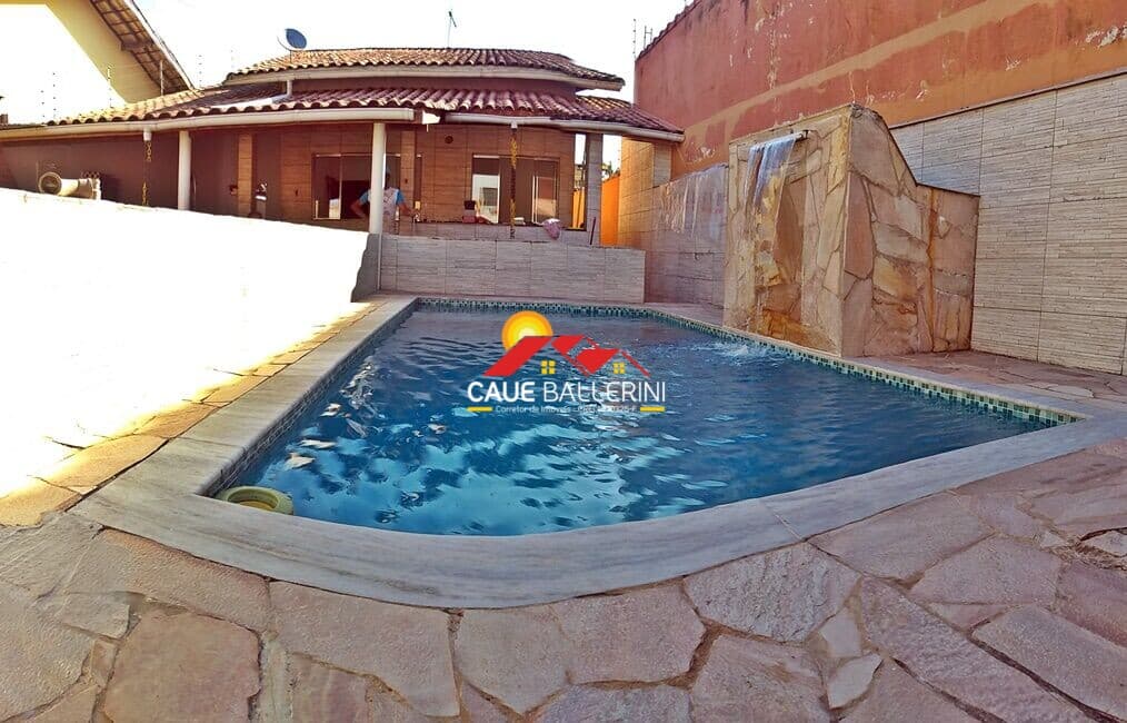 Casa com piscina para locação definitiva em Peruíbe/SP:
