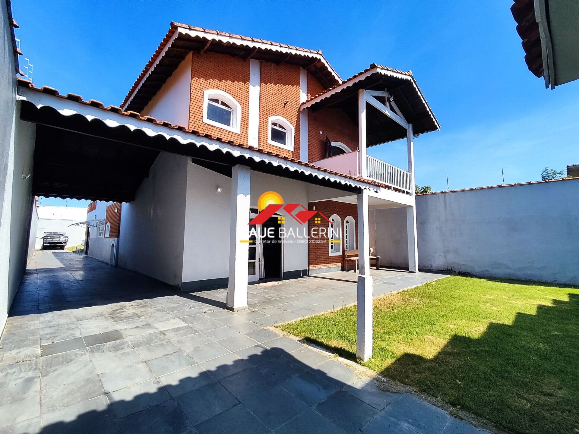 Venha conferir esse lindo sobrado com 4 suítes e piscina para venda em Peruíbe -SP !