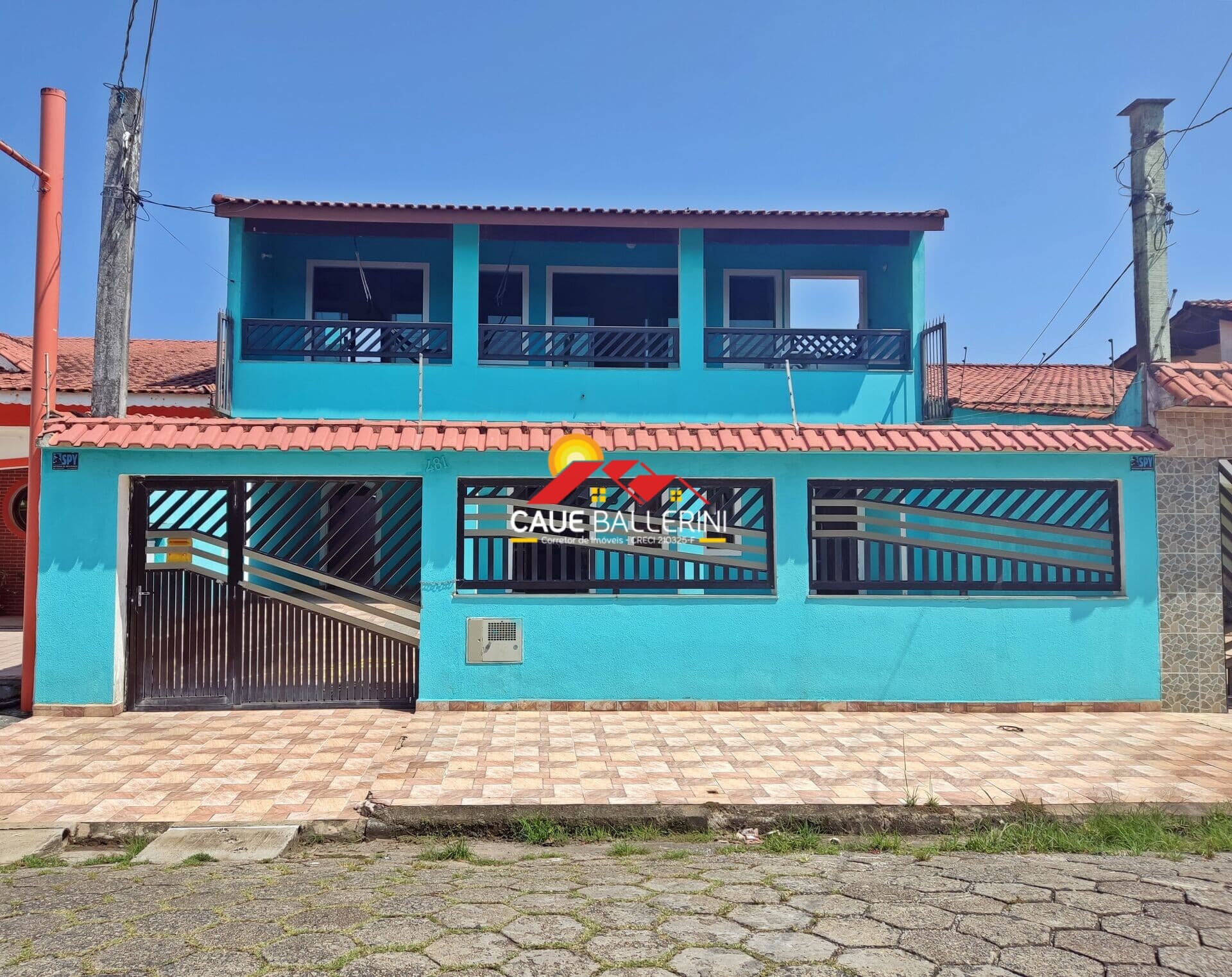 Sobrado lado praia com 6 dormitórios e piscina para venda em Peruíbe/SP: