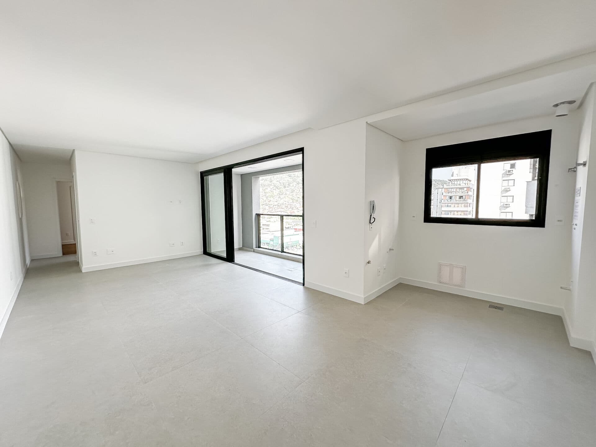 Apartamento 2 quartos sendo 2 suítes à venda no Centro de Florianópolis/SC