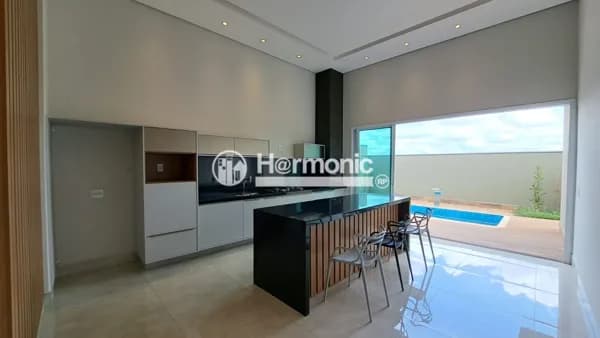 Casa térrea em Condomínio