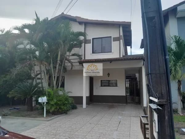 Venda - Casa em Condomínio fechado, com 03 suítes, no Parque das Laranjeiras