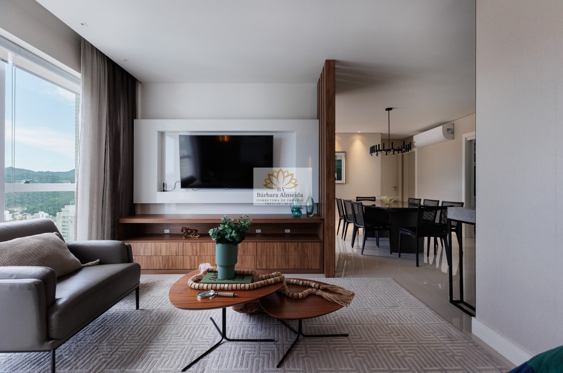 Apartamento à venda com 167m², mobiliado, 04 suítes e com ótima localização, na Avenida Brasil, quadra mar, no centro de Balneário Camboriú/SC