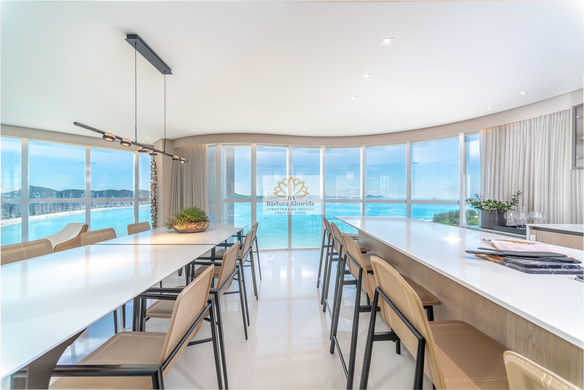 IBIZA TOWERS - ANDAR ALTO, FRENTE MAR, MOBILILIADO