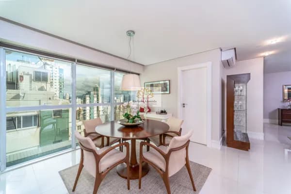 SEAS PALACE - BELISSIMO APARTAMENTO COM 04 SUÍTES, FRENTE MAR EM BALNEÁRIO CAMBORIÚ/SC