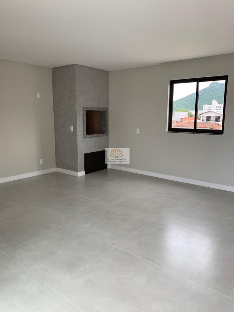 Casa Triplex com 03 suítes no Bairro Centro, em Balneário Camboriú/SC