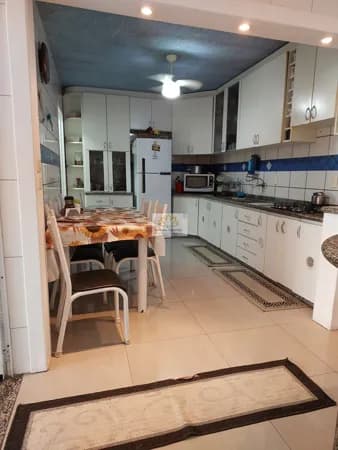 Sobrado com 03 dormitórios no bairro Nações, em Balneário Camboriú /SC