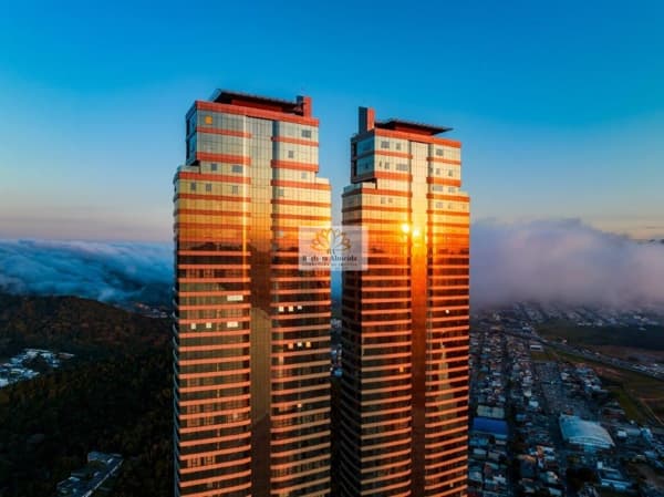 ANDAR ALTO NO Edifício Yachthouse by Pininfarina em Balneário Camboriú.