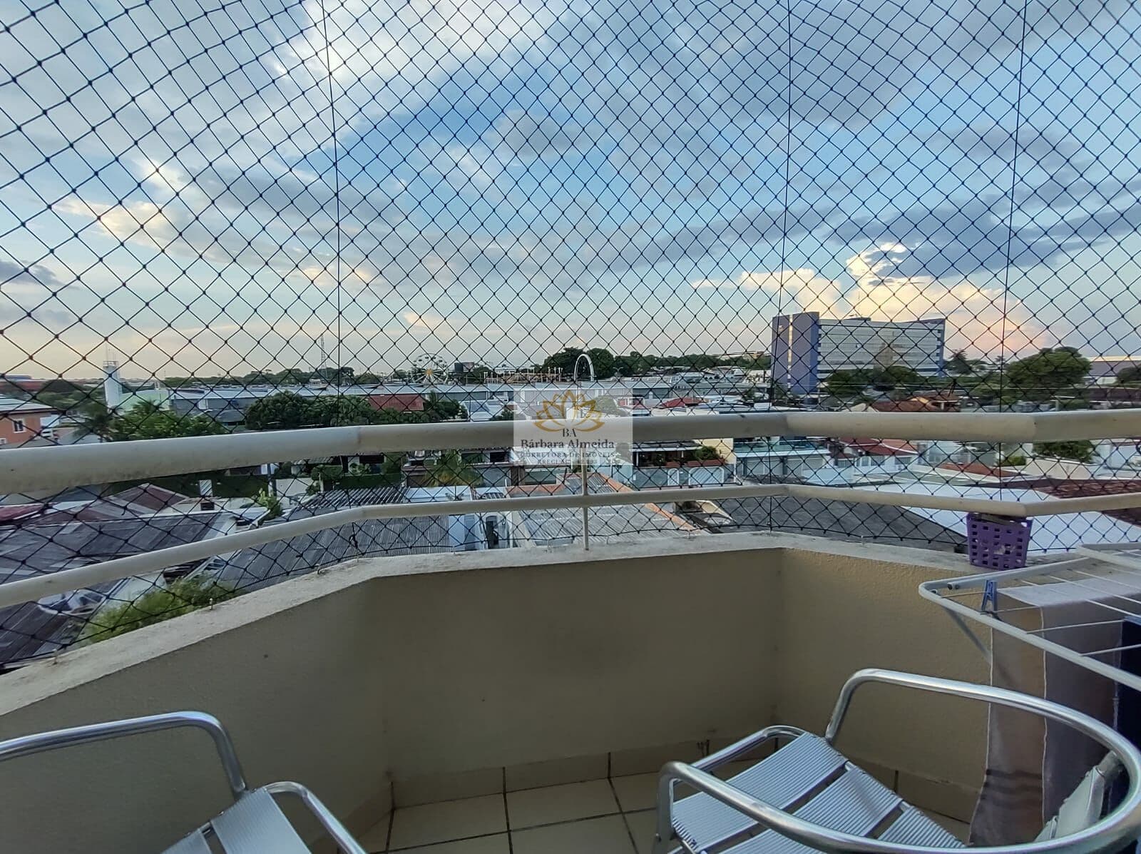 Jardim Itapuã - Vendo Apartamento com 03 quartos sendo 01 Suíte no Parque Dez de Novembro
