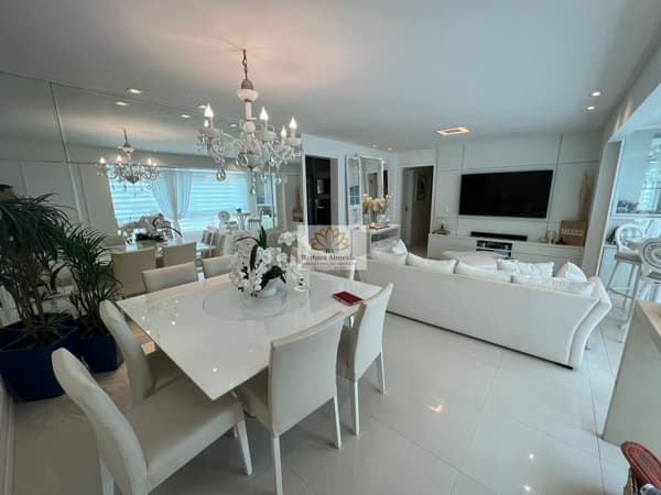 Apartamento de 4 quartos no Centro de Balneário Camboriú