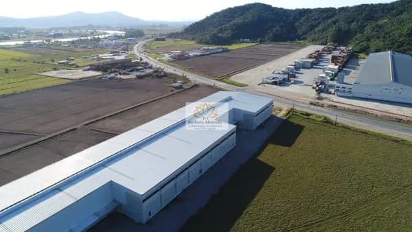 GALPÃO INDUSTRIAL COM 21.100M² de área total - Localizado Próximo ao Porto Nave - Navegantes/SC.