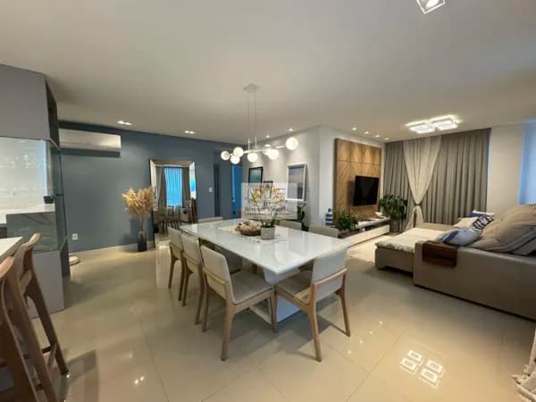 Apartamento 03 quartos e 04 vagas de garagem no Centro de BC