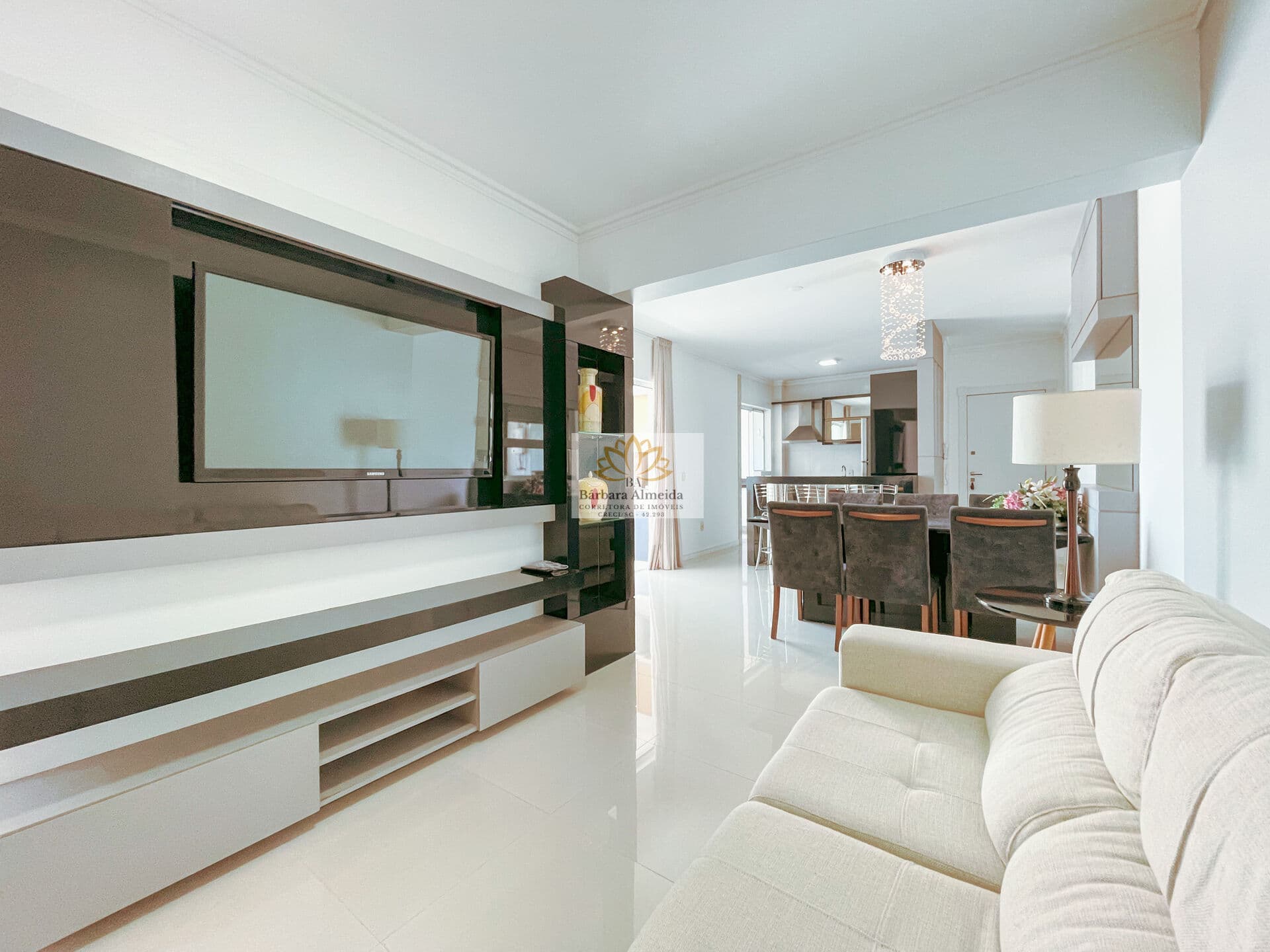 Apartamento mobiliado com 03 dormitórios no Centro de Balneário Camboriú/SC