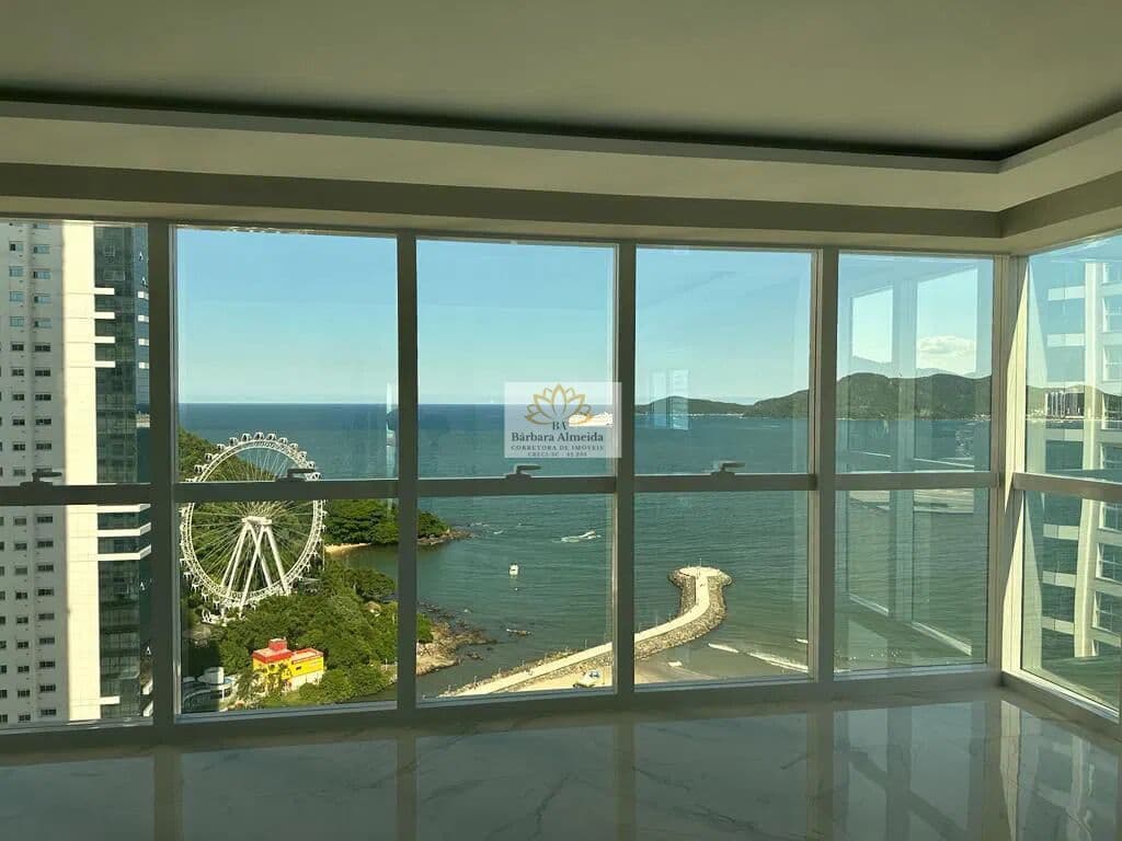 Apartamento vista para o mar de 04 quartos